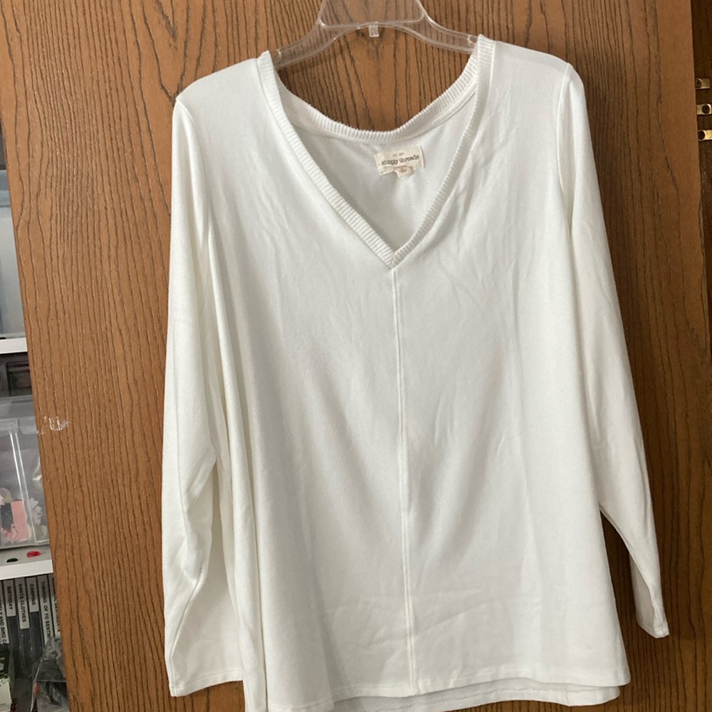 Simply threads super soft v-neck sweater smoke free pet friendly home.